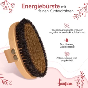 Eine Peeling-Bürste ist ein großartiges Werkzeug, um abgestorbene Hautzellen zu entfernen und eine glatte, strahlende Haut zu enthüllen.